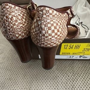 Never worn Chie Mihara 37.5